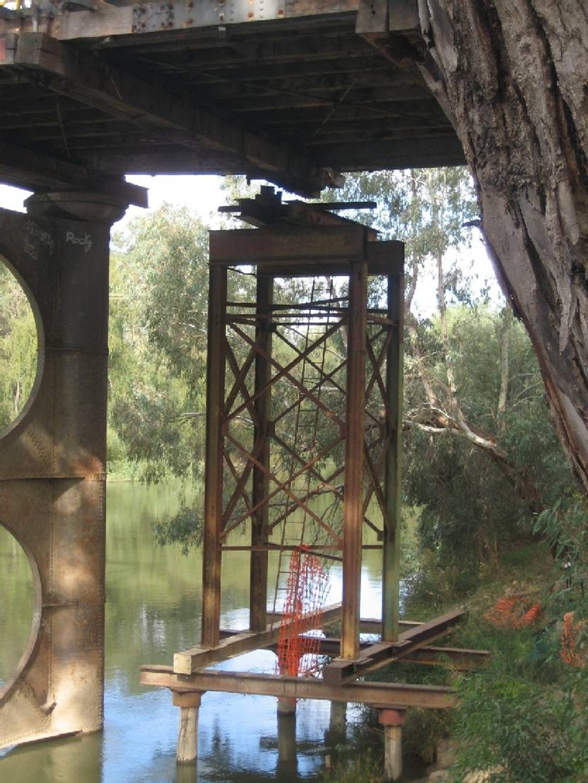 Redd Deck now clear of Temporary Support.JPG